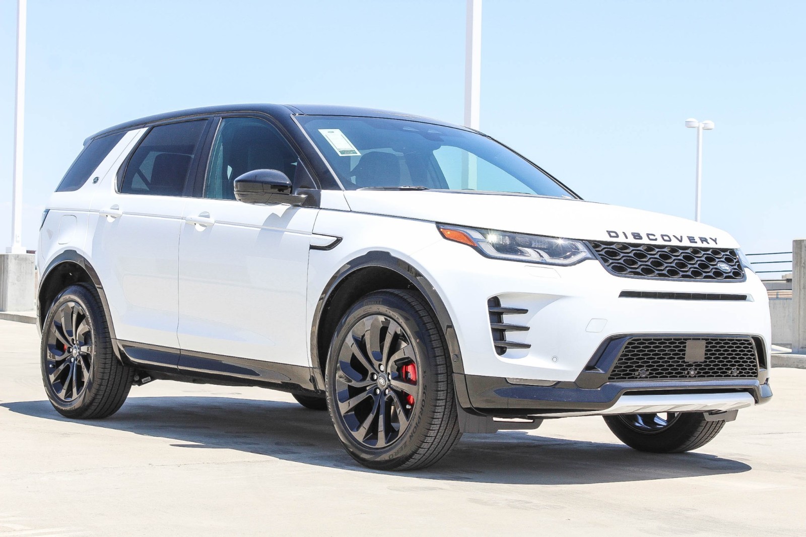 New 2024 Land Rover Discovery Sport Dynamic SE Sport Utility in Fresno