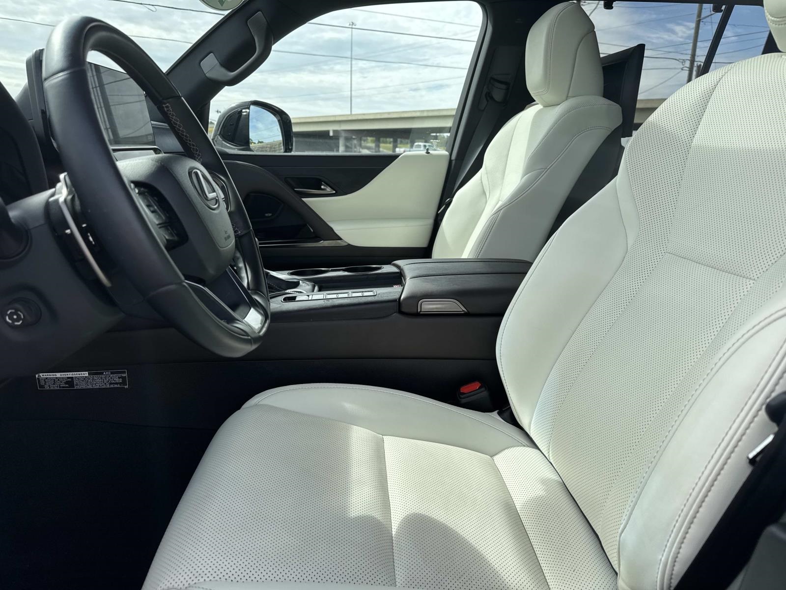 2023 Lexus LX 600 Luxury photo 14