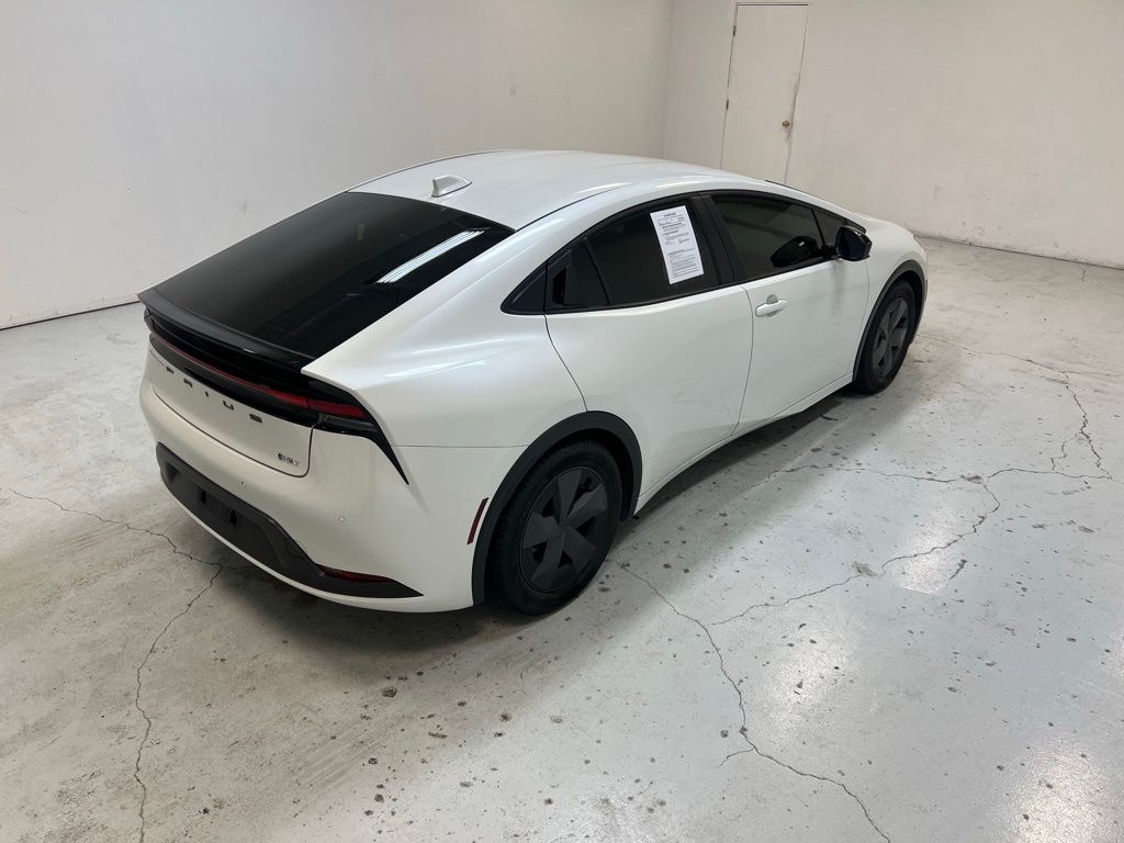 2023 Toyota Prius XLE photo 2
