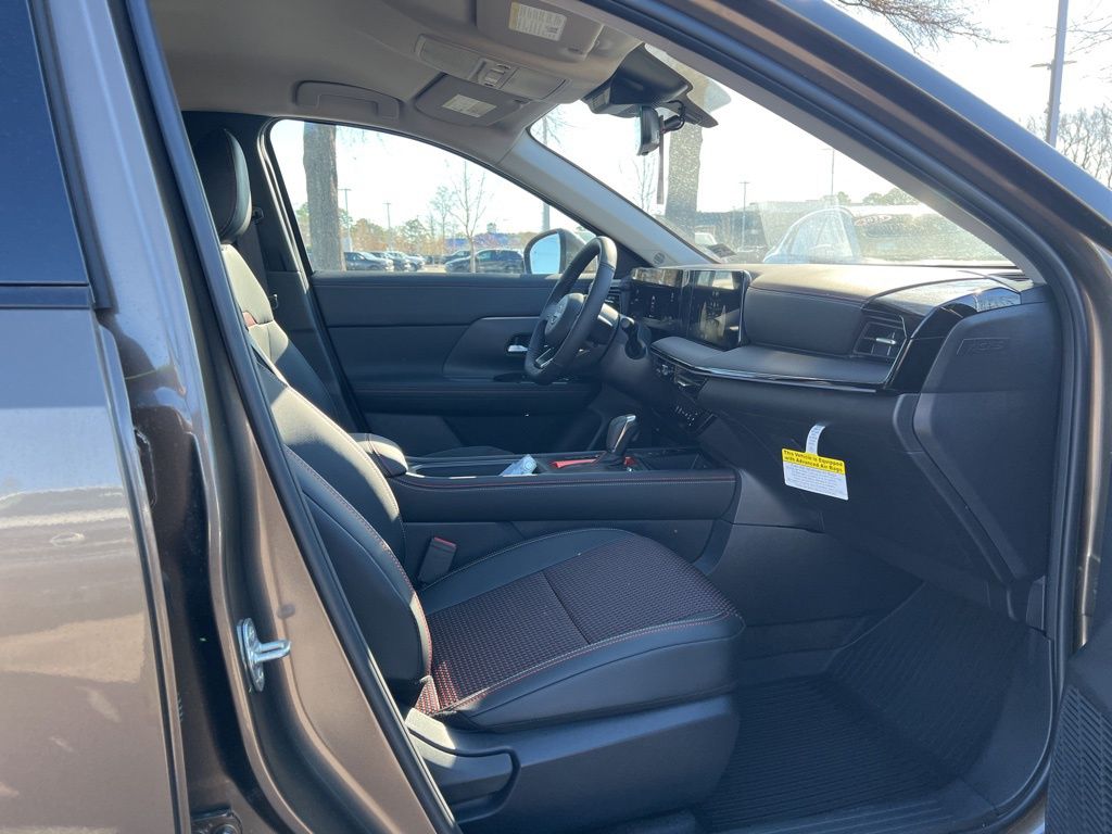 2025 Nissan Kicks SR photo 15