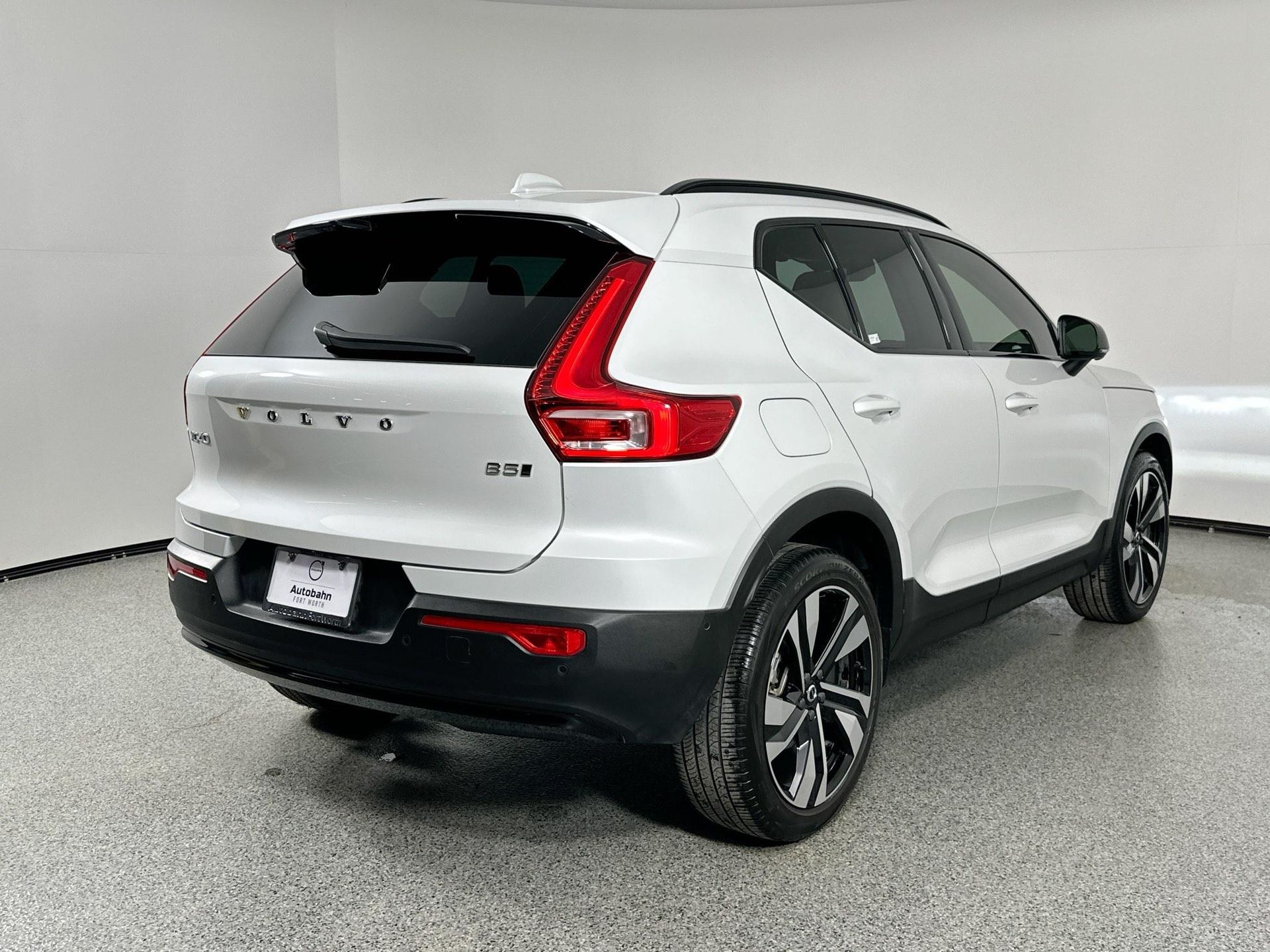 2023 Volvo XC40 Ultimate photo 4