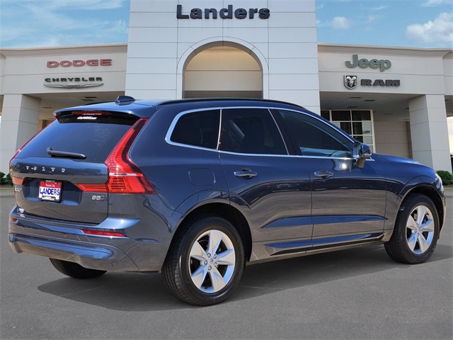 2022 Volvo XC60 B5 Momentum photo 4