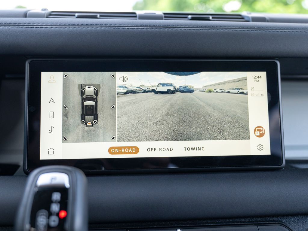 2024 Land Rover Defender 110 S photo 23
