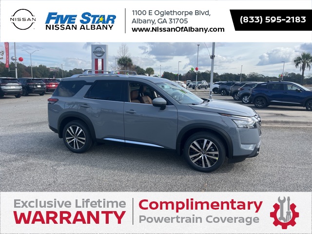 2025 Nissan Pathfinder Platinum's photo