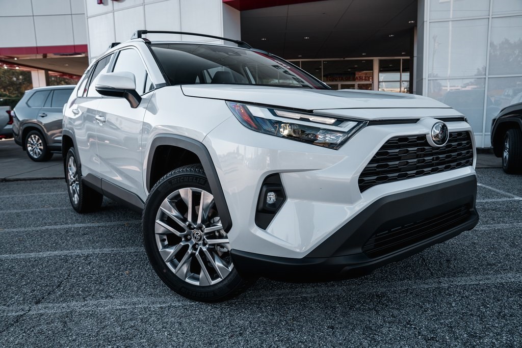2025 Toyota RAV4 XLE's photo