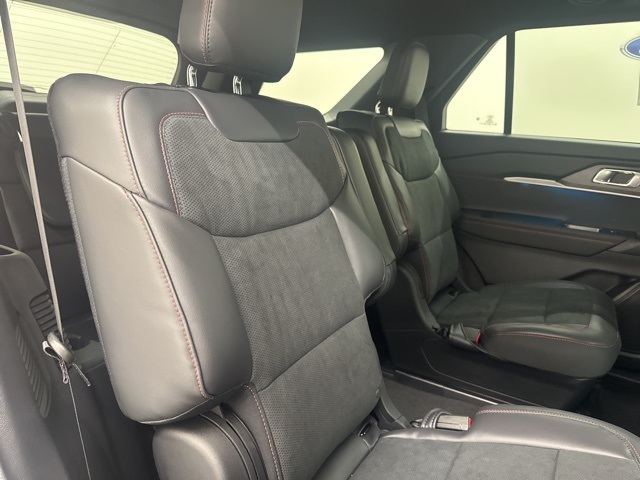 2025 Ford Explorer ST photo 31