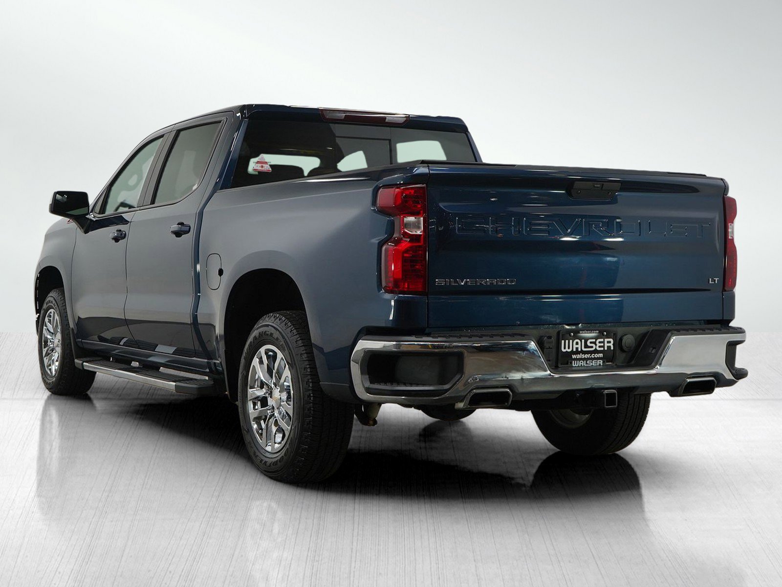 2021 Chevrolet Silverado 1500 LT photo 3