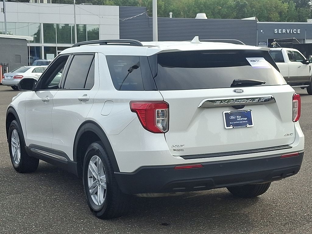 2023 Ford Explorer XLT photo 3