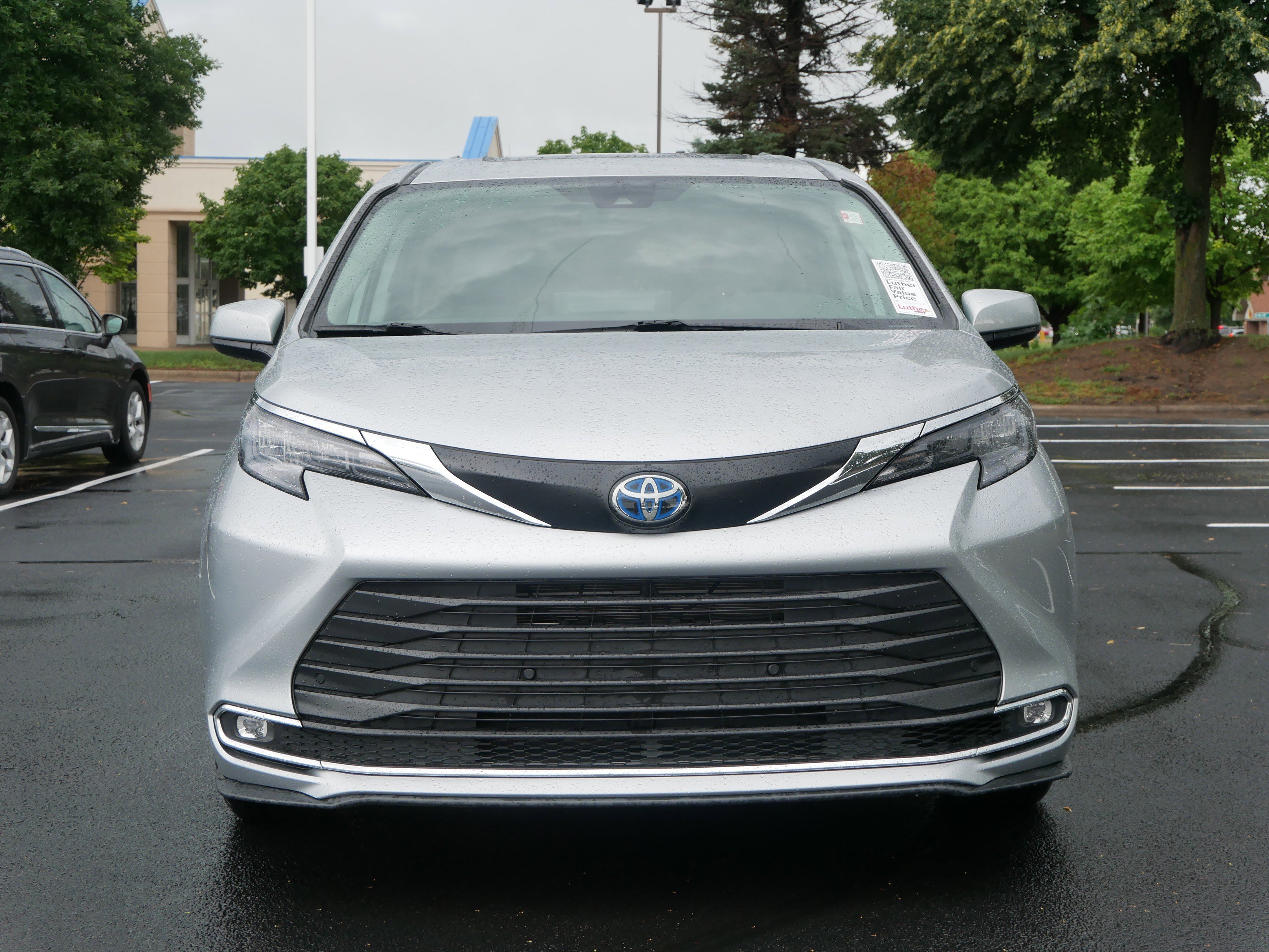 Used 2024 Toyota Sienna XLE with VIN 5TDYRKEC2RS189896 for sale in Saint Cloud, Minnesota