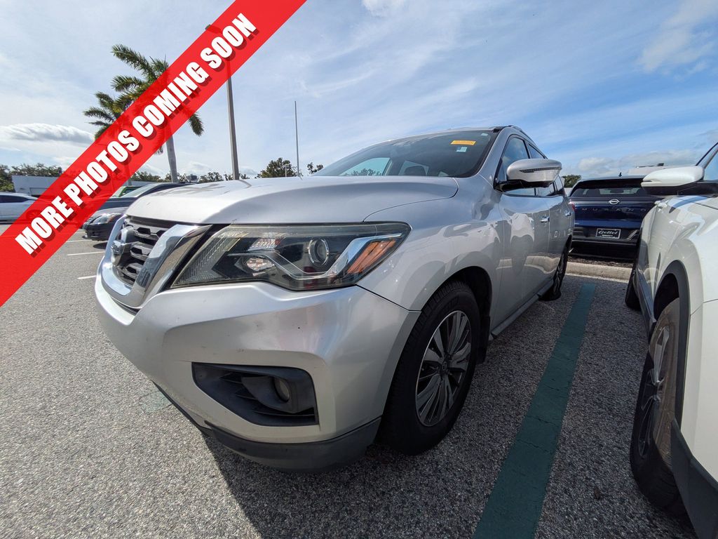 2017 Nissan Pathfinder SL