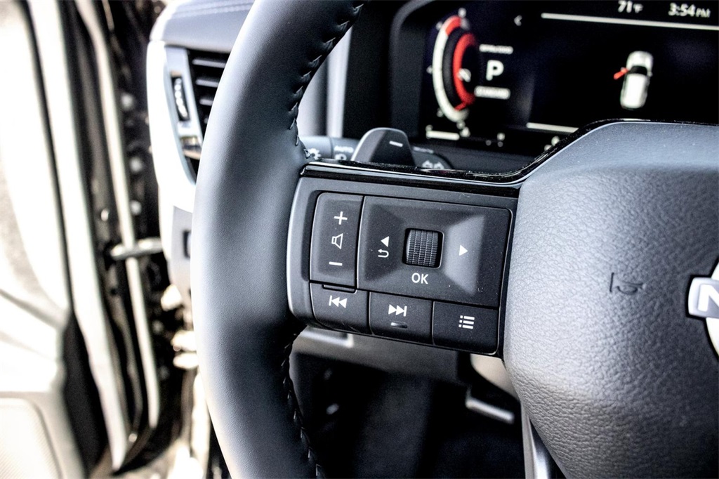 2025 Nissan Rogue SL photo 14