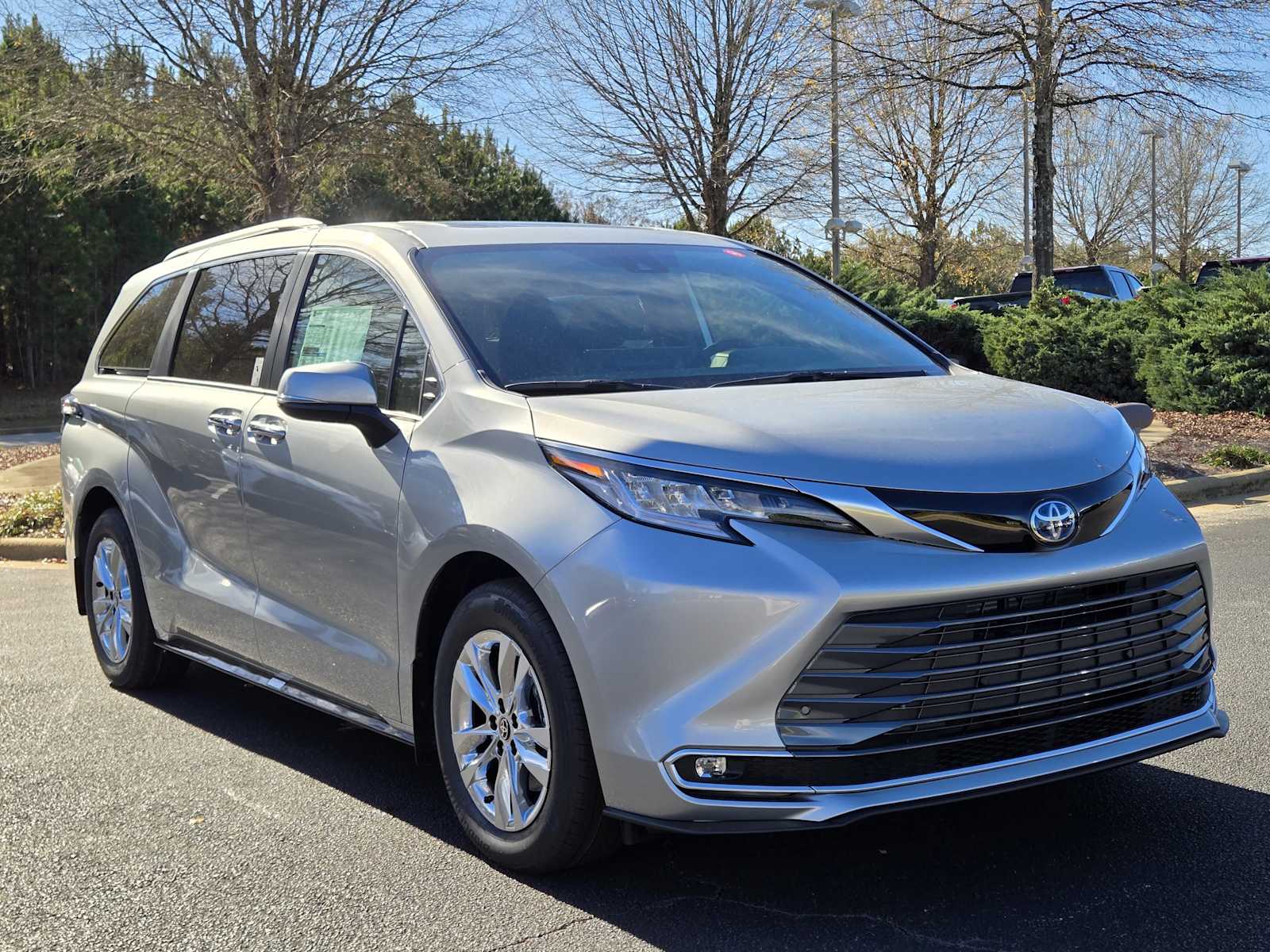 2025 Toyota Sienna Limited's photo