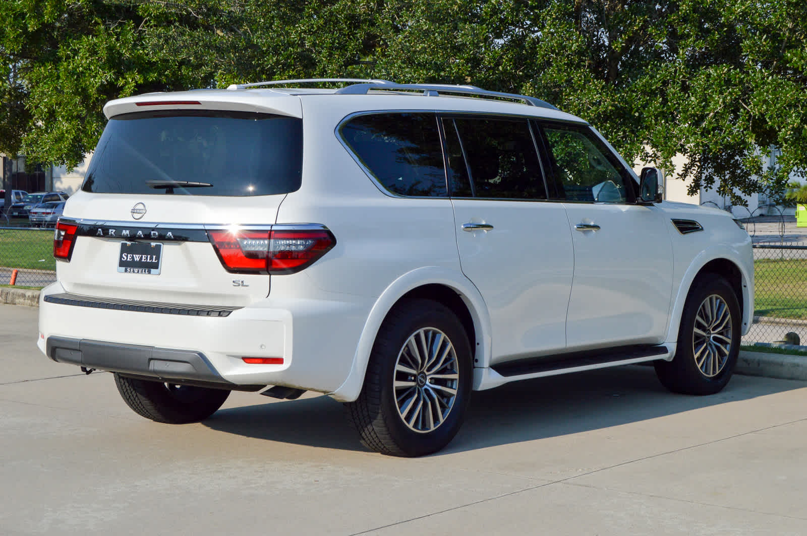 2024 Nissan Armada SL photo 4