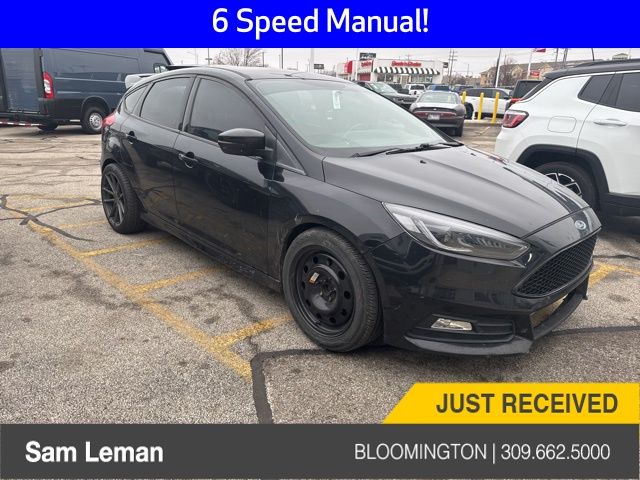 2017 Ford Focus ST's photo