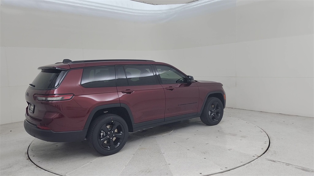 2025 Jeep Grand Cherokee Laredo Altitude X photo 15