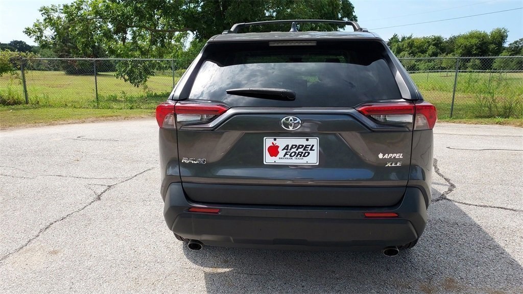 2019 Toyota RAV4 XLE Premium photo 3