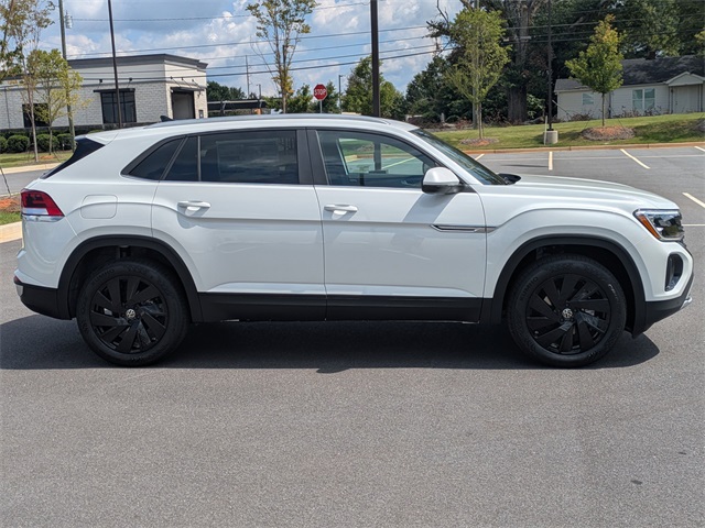 2026 Volkswagen Atlas Cross Sport SE photo 2