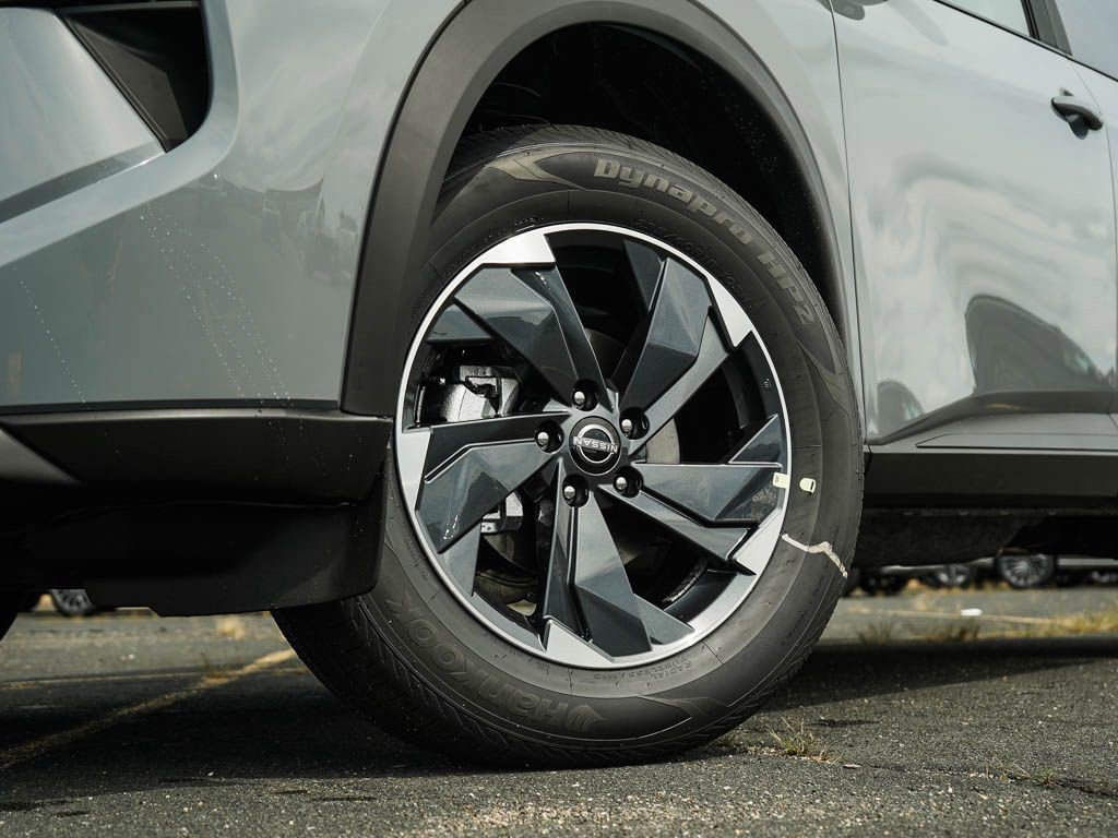 2026 Nissan Rogue SV photo 5
