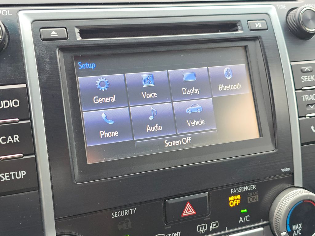 2014 Toyota Camry SE photo 24