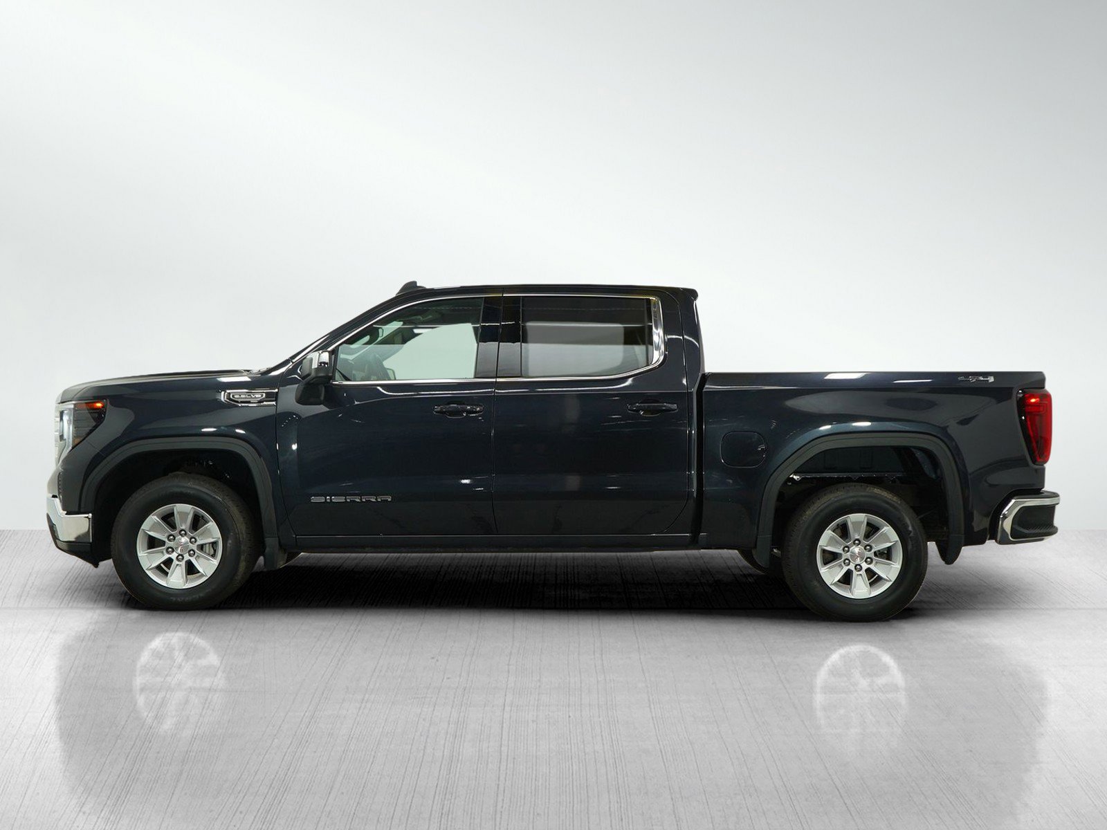 Used 2024 GMC Sierra 1500 SLE with VIN 1GTUUBED1RZ237389 for sale in Roseville, Minnesota
