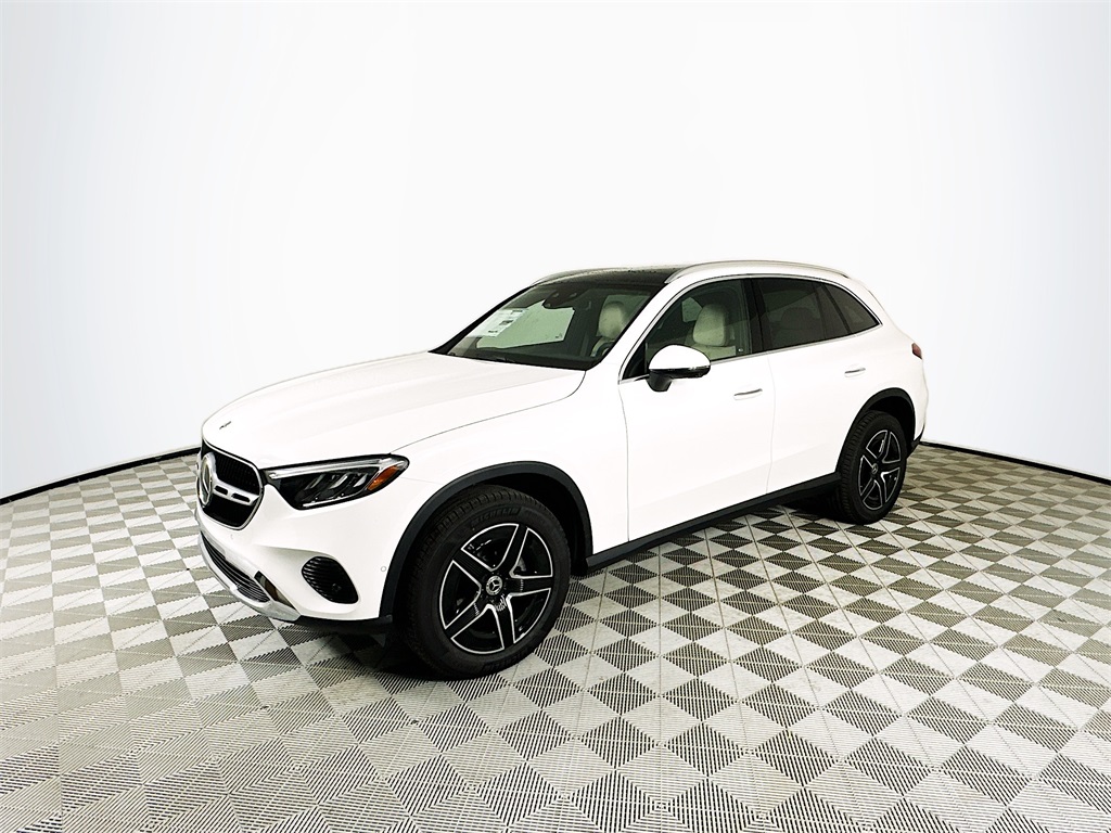 2026 Mercedes Benz GLC 300 4MATIC photo 3