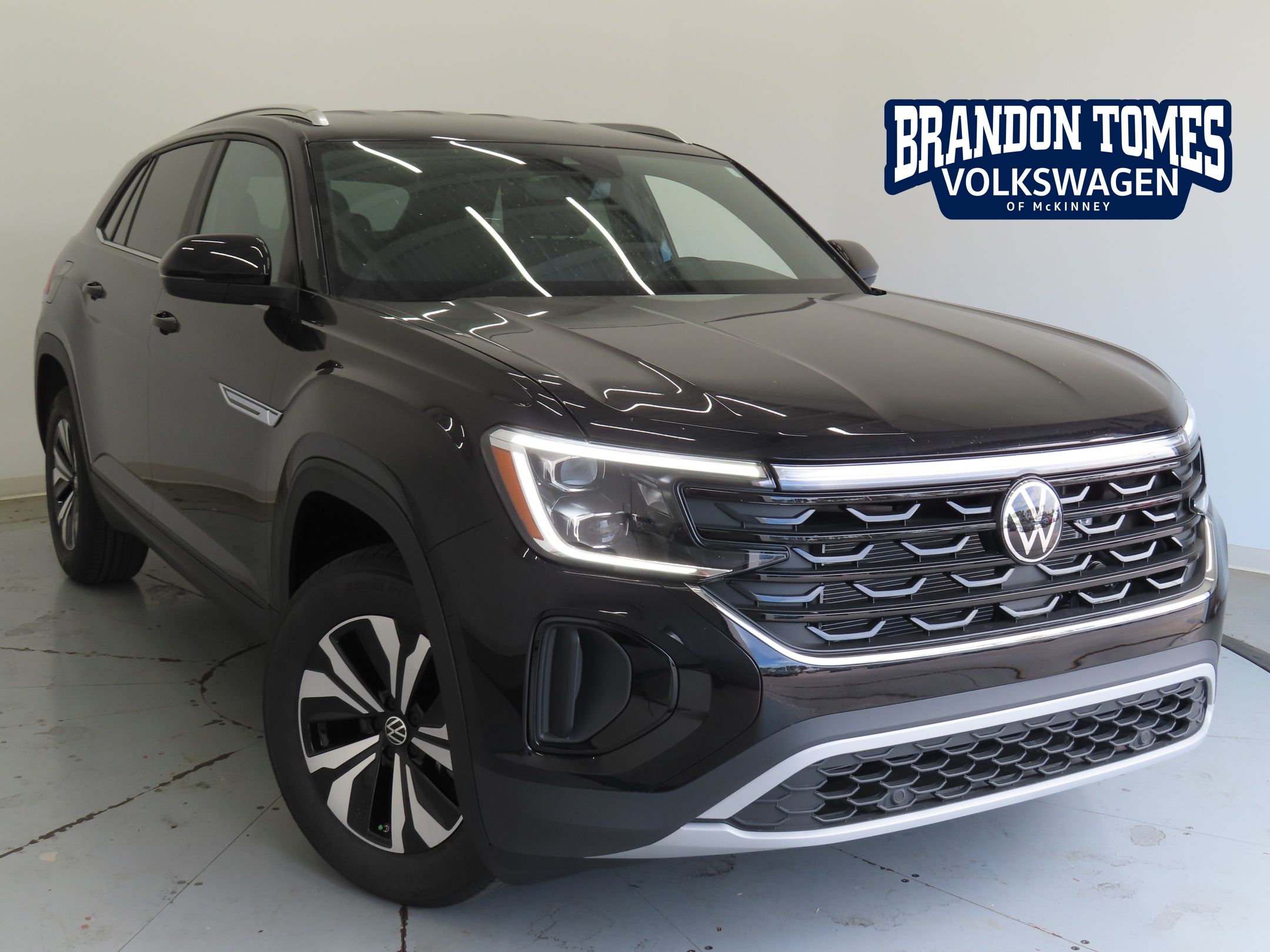 2026 Volkswagen Atlas Cross Sport SE's photo