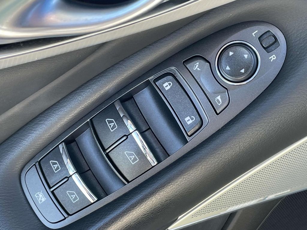 2022 Infiniti Q50 LUXE photo 13