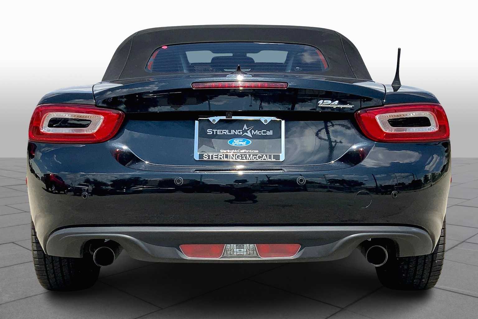 2017 Fiat 124 Spider Lusso photo 3