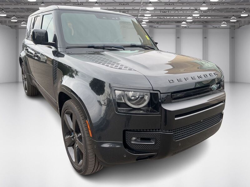 2022 Land Rover Defender V8 photo 3