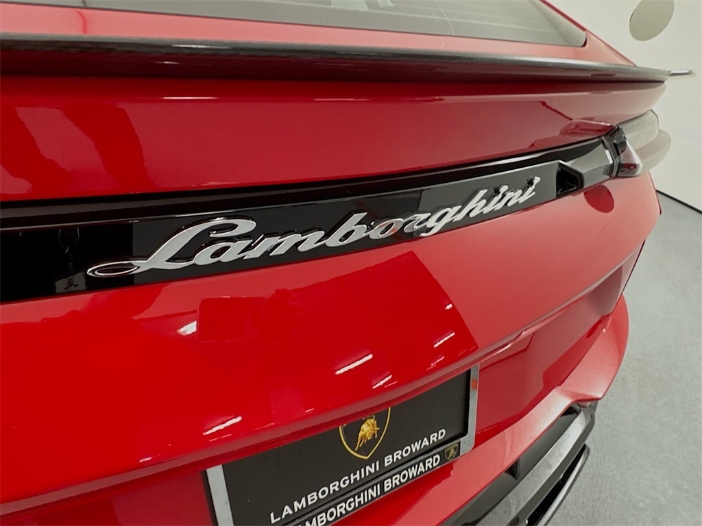 2023 Lamborghini Urus Performante photo 28