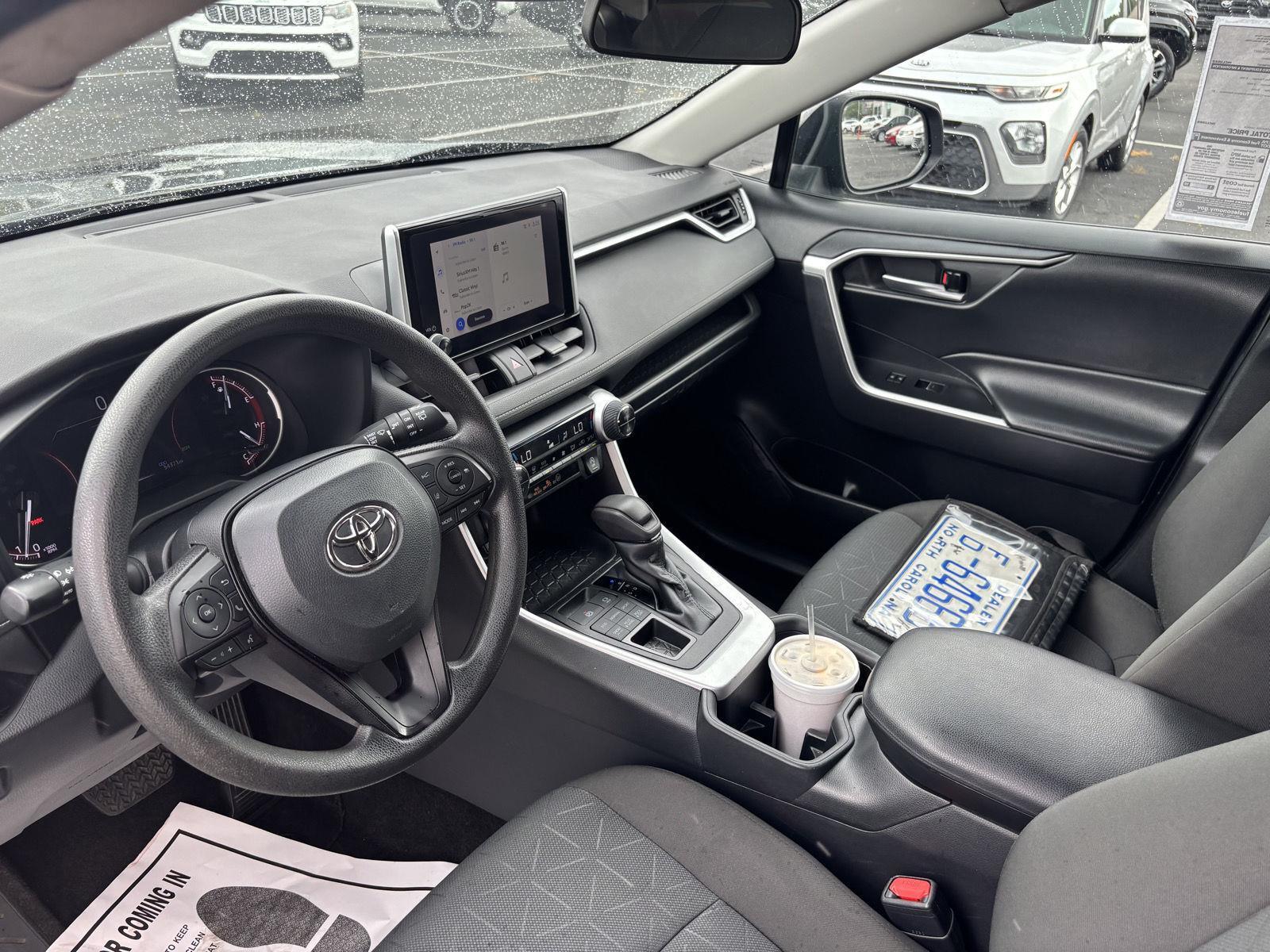 2023 Toyota RAV4 XLE photo 16