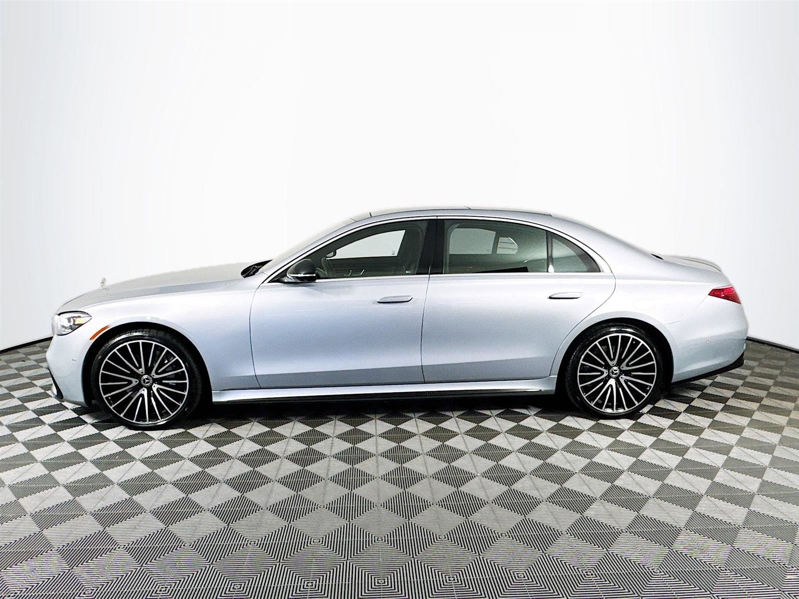 2022 Mercedes Benz S 580 4MATIC photo 4