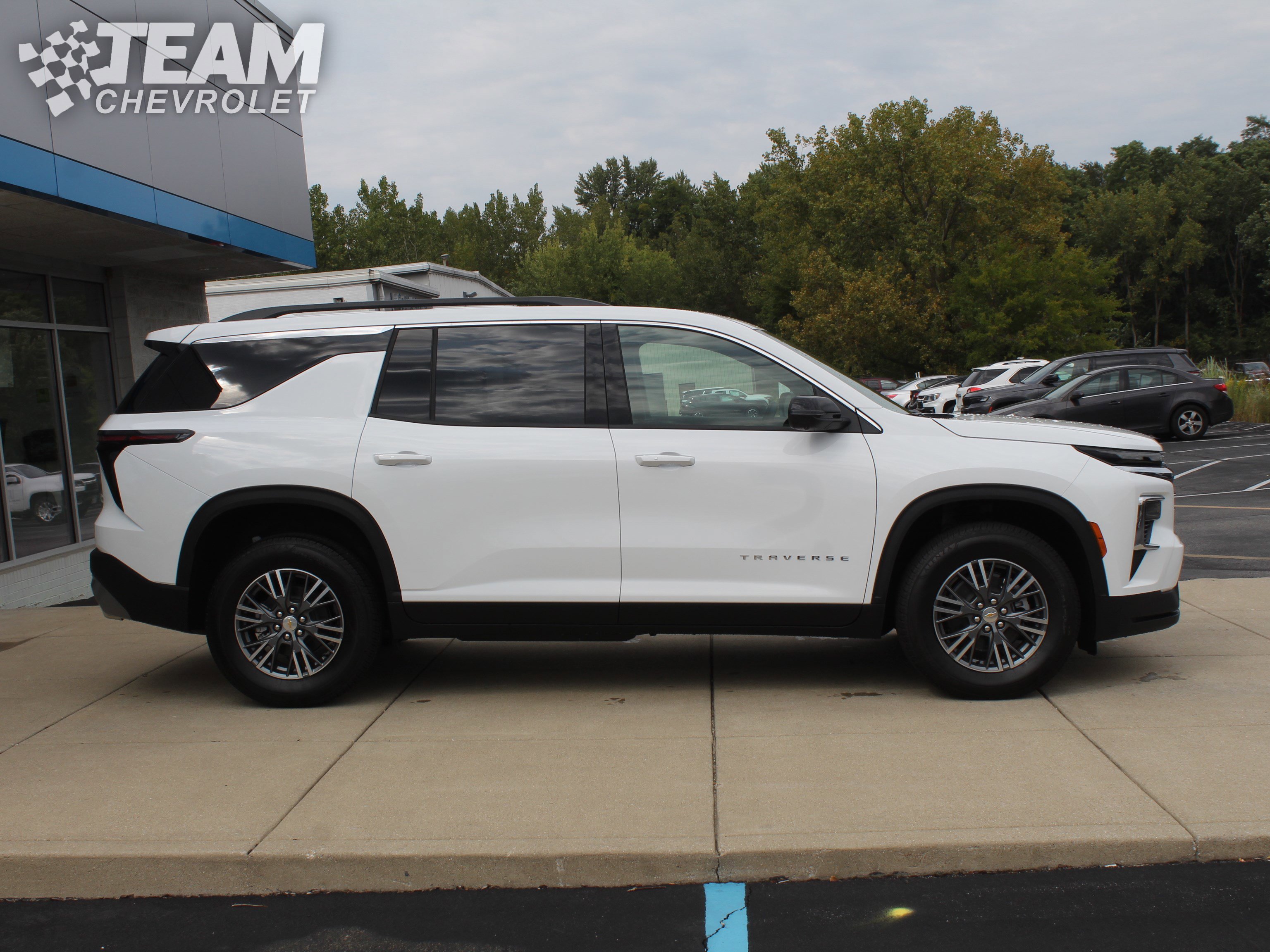 2026 Chevrolet Traverse photo 3