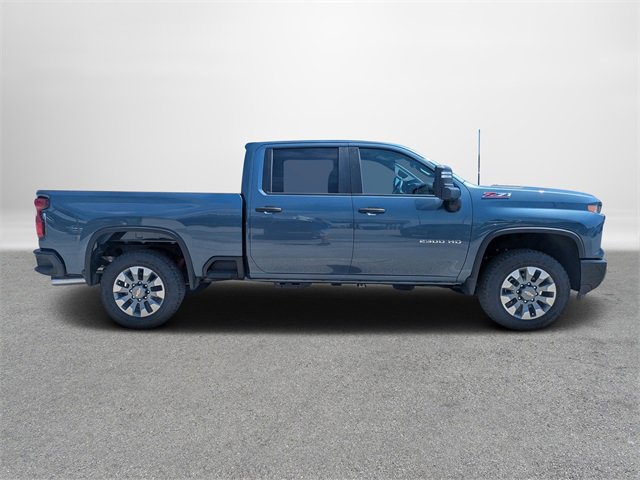 2025 Chevrolet Silverado 2500HD Custom photo 3