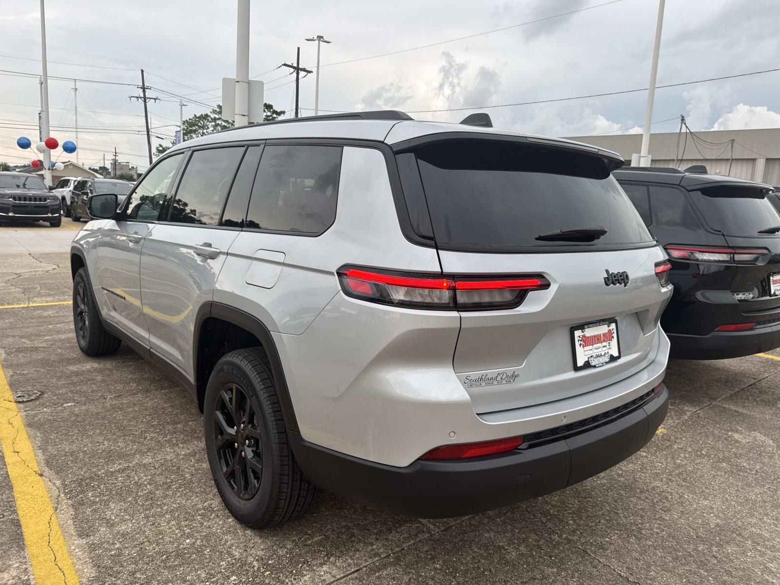 2025 Jeep Grand Cherokee Altitude X photo 4