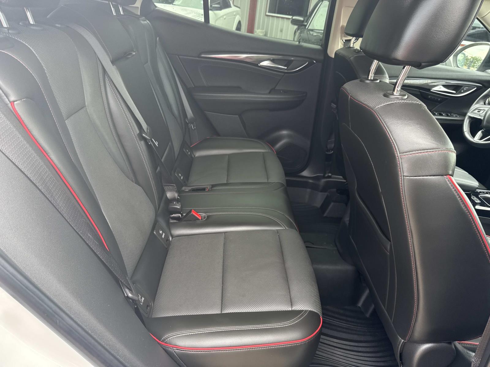 2022 Buick Envision Essence photo 9