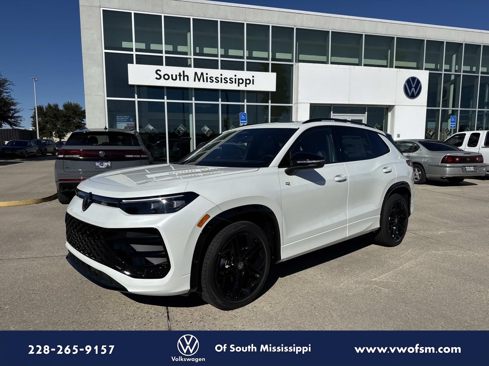 2026 Volkswagen Tiguan SE R-LINE BLACK's photo