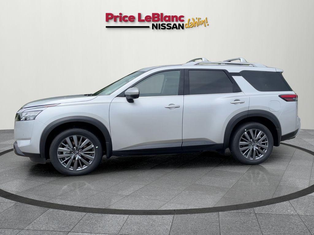 2025 Nissan Pathfinder SL photo 2