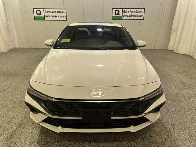 2025 Hyundai Elantra SEL Convenience photo 2