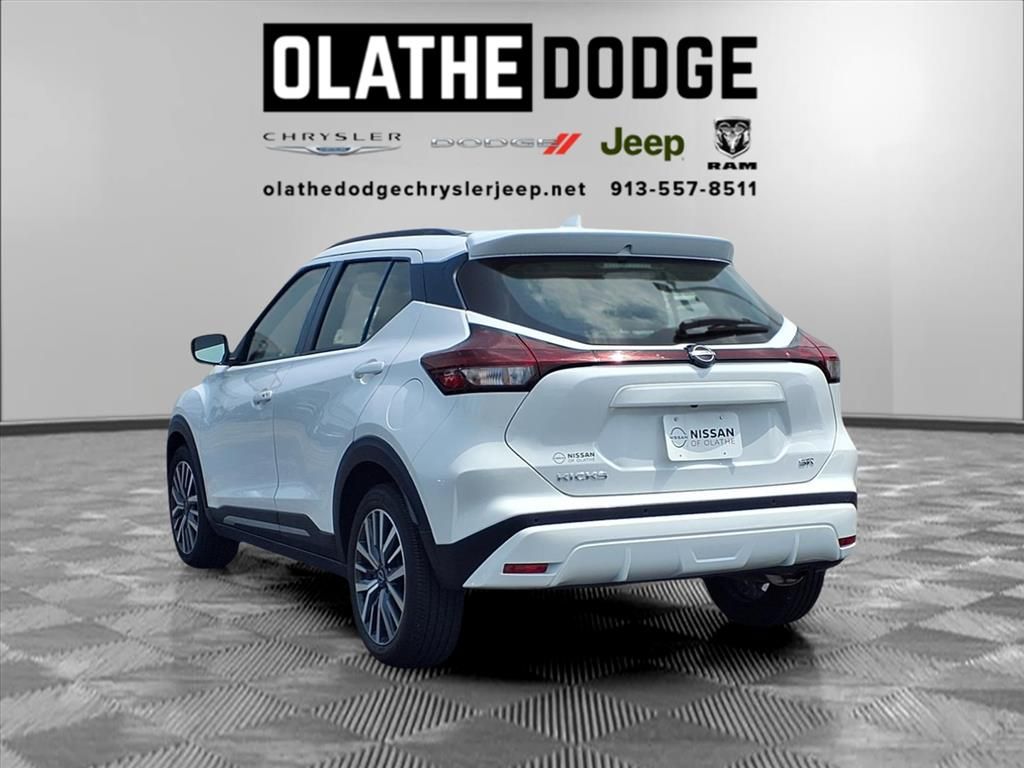 2024 Nissan Kicks SR photo 3