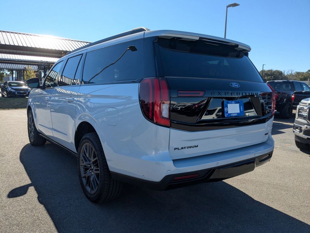 2025 Ford Expedition MAX Platinum photo 4