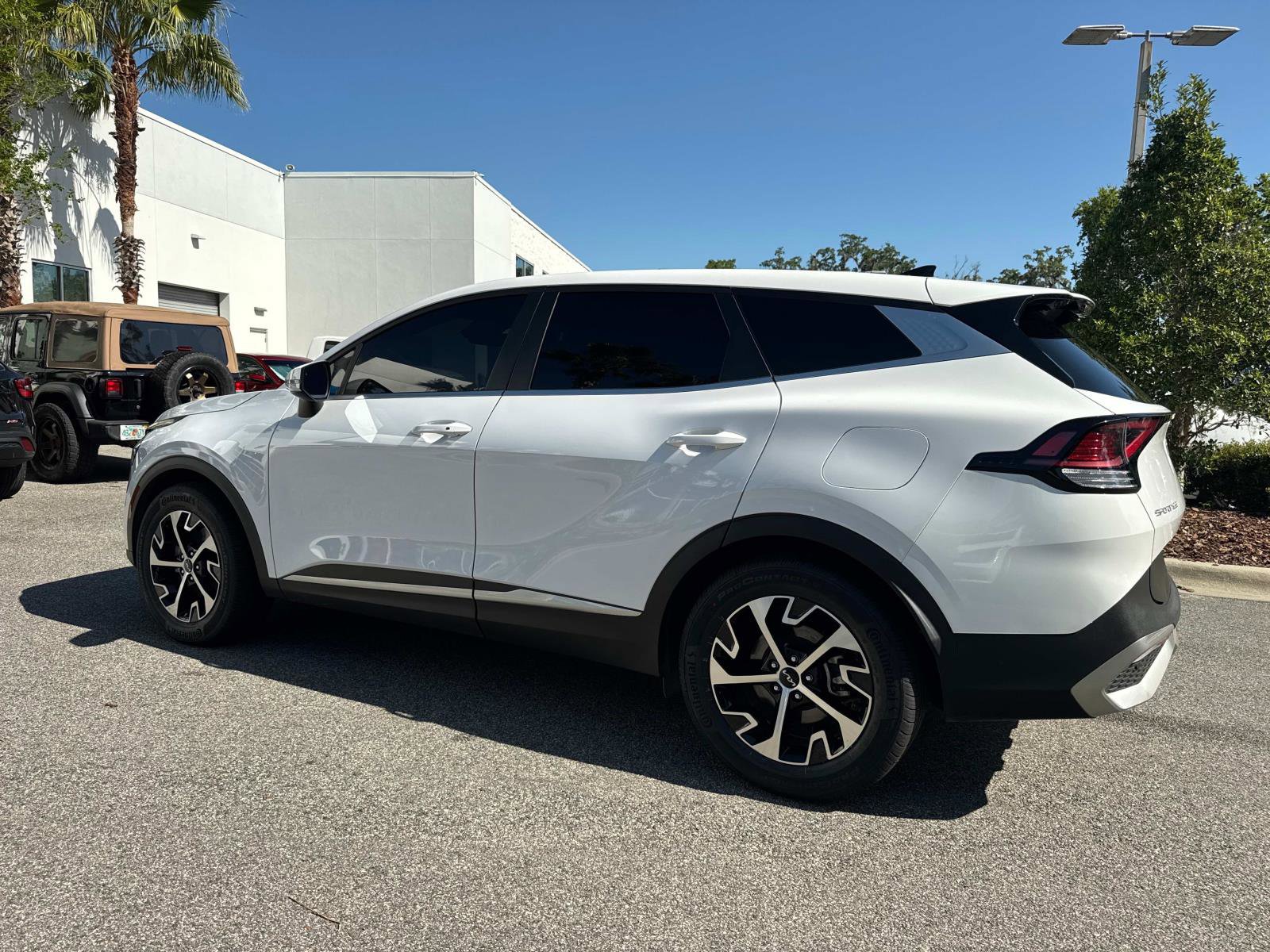 2023 Kia Sportage EX photo 2