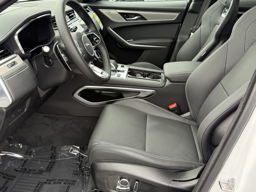 2026 Jaguar F-PACE P250 R-Dynamic S photo 6