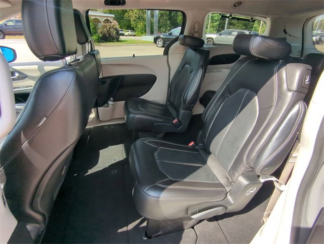 2022 Chrysler Pacifica Touring L photo 14