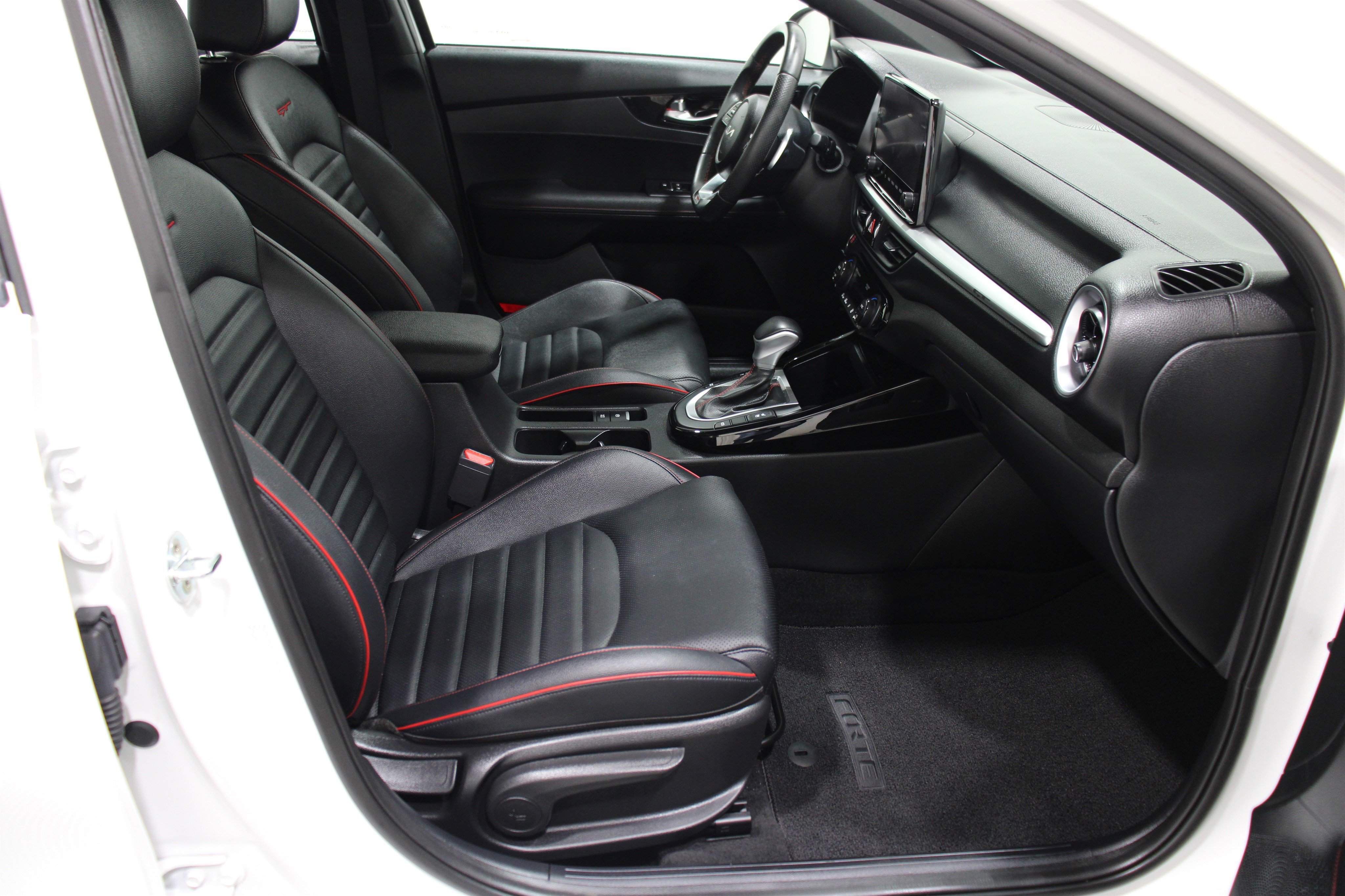 2023 Kia Forte GT photo 12