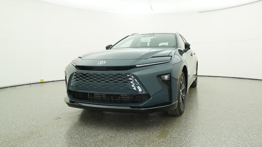 2025 Toyota Crown Signia XLE photo 4