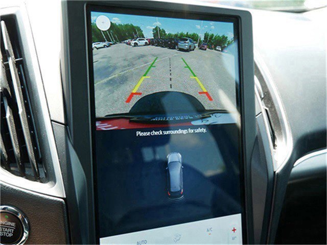2022 Ford Edge SEL photo 25