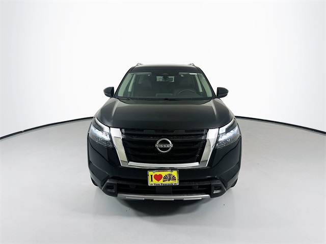 2025 Nissan Pathfinder SL photo 3