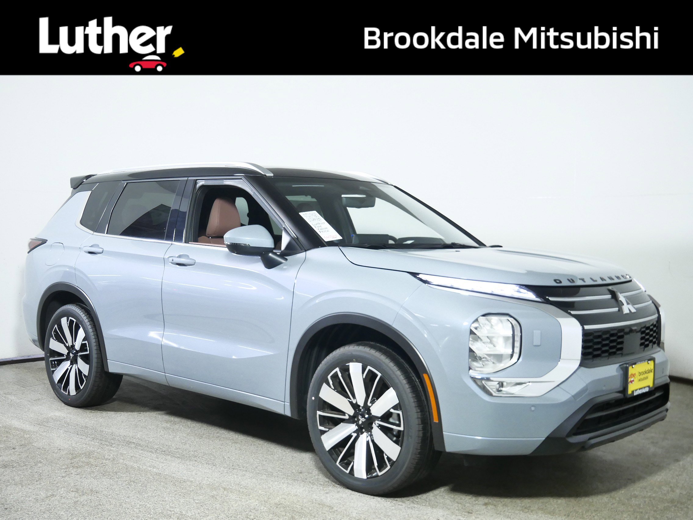 2025 Mitsubishi Outlander SEL's photo