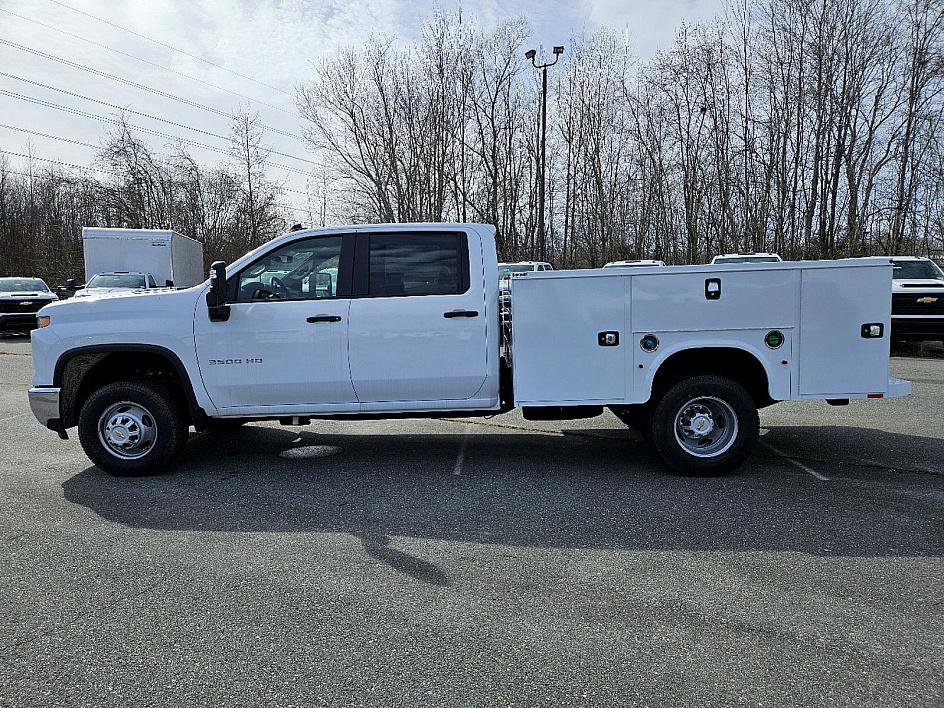2024 Chevrolet Silverado 3500HD Work Truck photo 2